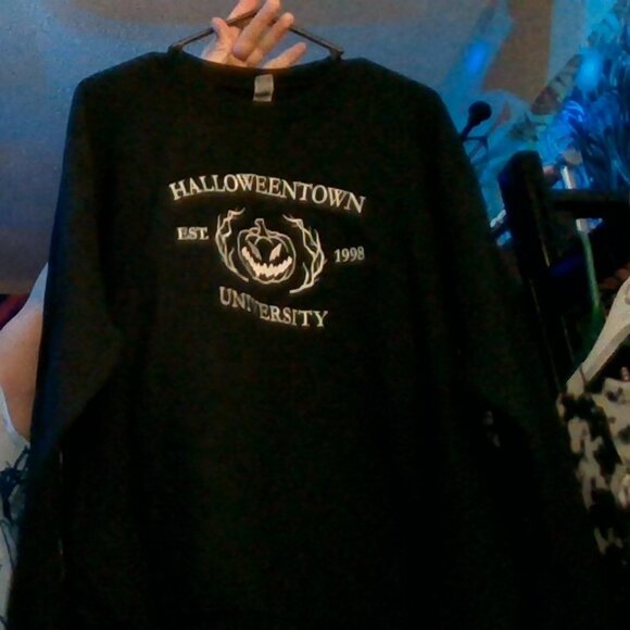 Halloweentown Sweatshirt Large - Picture 1 of 1